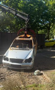 Fahrzeugentsorgung mit Kran